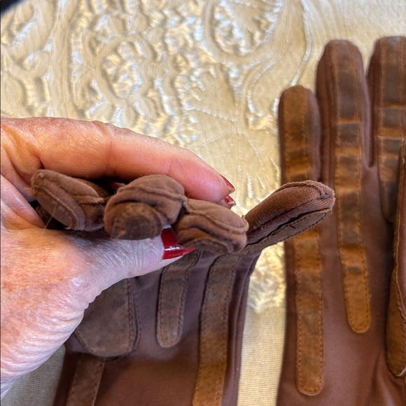 Isotoner Elegant Brown Women’s Gloves Nylon & Spandex; Soft Lining; Comfy & Warm - Picture 14 of 16